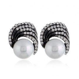Factory direct sales of european and american fashion shell pearl earrings, high-end wild wave earrings, new arrivals