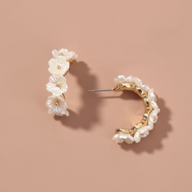 Japanese and korean ins net celebrity trend new earrings c-shaped pearl white 6 flowers fresh and wild fashion jewelry female