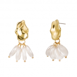 European and american exaggerated design jewelry, golden shaped ear hooks, natural shaped white pearl earrings, wholesale in stock