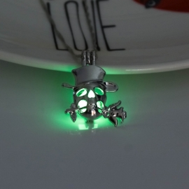 Wish amazon new innovative jewelry skull rose luminous pendant necklace female accessories wholesale