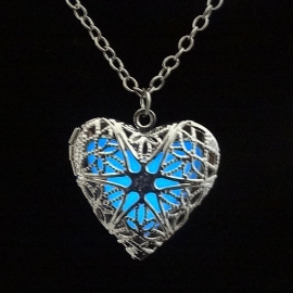 European and american hot-selling exquisite hollow heart-shaped luminous necklace, luminous pendant, vintage sweater chain