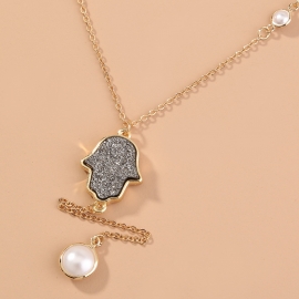 Aliexpress foreign trade hot-selling jewelry simple wild crystal cluster devil hand pendant necklace fashion letter necklace