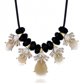 Creative new european and american exaggerated high-end necklace, alloy diamond-studded acrylic resin all-match necklace yiwu jewelry