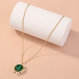 Cross-border e-commerce hot-selling jewelry green oblate natural stone pearl pendant simple and versatile elegant single-layer necklace