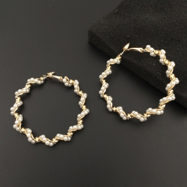 Wish cross-border new earrings, twisted pearl earrings, handmade beaded twisted c-shaped ring fashion earrings in stock