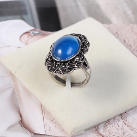 Three-dimensional pattern ring vintage sapphire ring