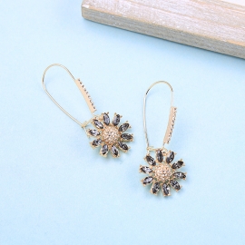 Niche light luxury flower earrings design sense of fashion temperament ins wild personality cold wind earrings
