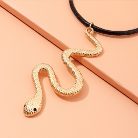 Fashion exaggerated classic ladies snake-shaped pendant necklace