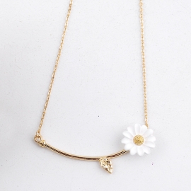 Korean version of fresh and simple flower pendant female fashion niche clavicle chain new temperament net red necklace