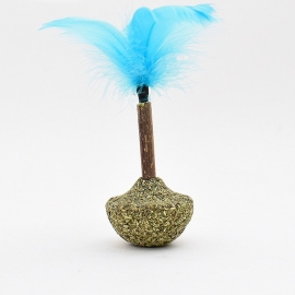 Catnip feather toy is a new cat snack