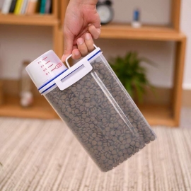 Portable sealed moisture-proof and fresh cat food storage tank