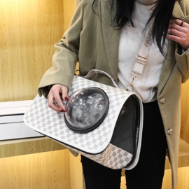 Go out to carry winter cat go out to carry space capsule one shoulder across the shoulder